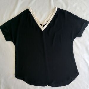 Bellatrix Sheet Black V-Neck Women's Shortsleeve Top Size M